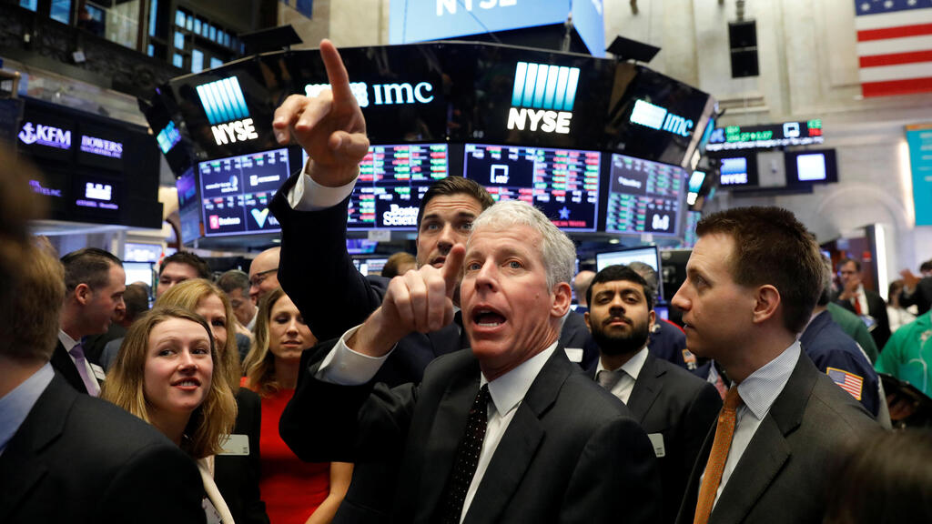 Chris Wright (center) (Photo: REUTERS/Lucas Jackson) כריס רייט, שר האנרגיה המיועד