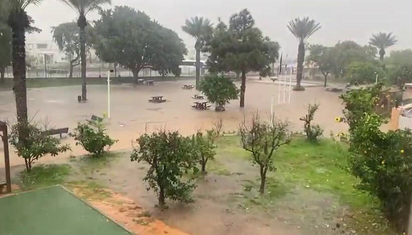 School flooding הצפה בתיכון אזורי מעגן מיכאל