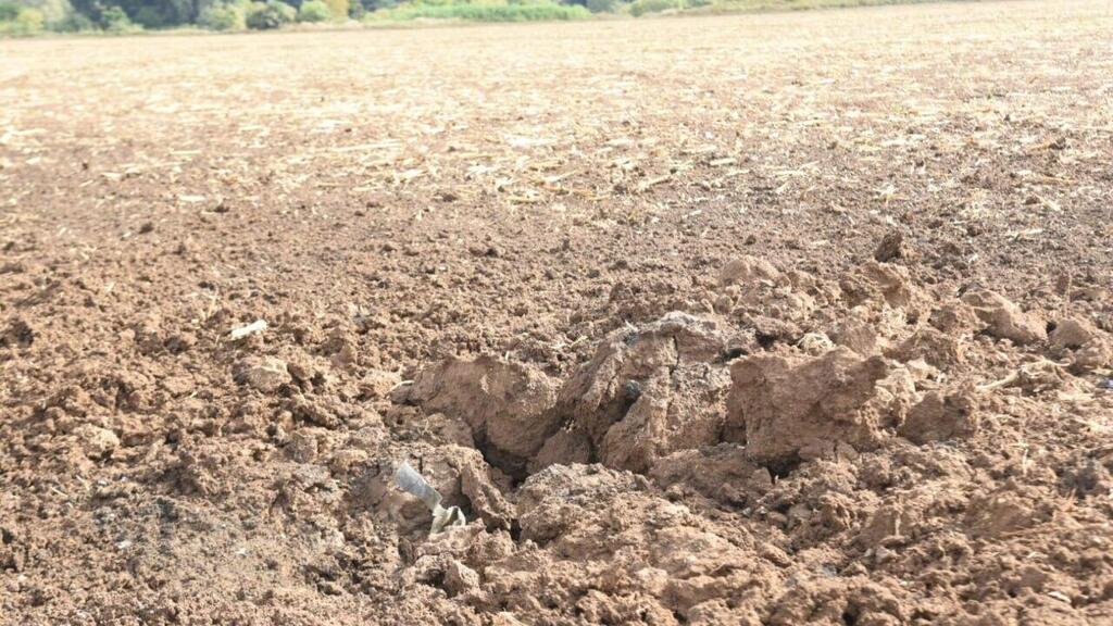 זירת נפילה בכפר בלום (צילום: אביהו שפירא) נפילה בכפר בלום