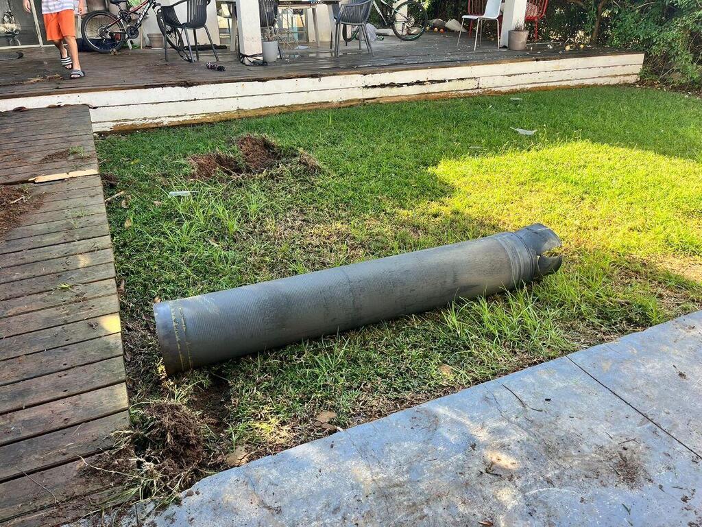 נפילה של שברי יירוט בקדימה (צילום: מועצה מקומית קדימה צורן) נפילה של שרירי יירוט במרחב קדימה צורן