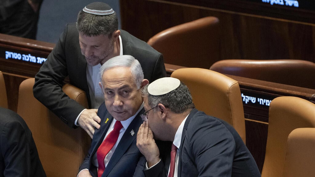 Bezalel Smotrich, Benjamin Netanyahu and Itamar Ben-Gvir in the Knesset (Photo: Ohad Zwigenberg / AP) מליאת הכנסת