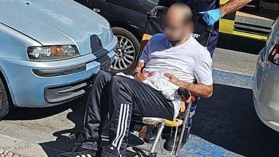 אזרח ישראלי שסובל מנכות ונעצר ביוון בגלל צו מעצר שהוציאה גרמניה סובל מהתנכלויות על ידי עצירים מוסלמים בכלא