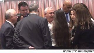 חבר הכנסת גדי איזנקוט מתקבל בתמיכה וחיבוקים במליאת הכנסת