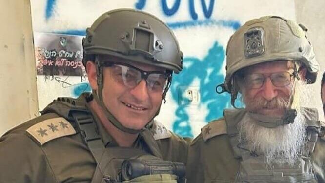 אל"ם אפרים אבני והרב צבי קוסטינר בעזה (צילום: מתוך הרשתות החברתיות ) אל"מ אפרים אבני והרב צבי קוסטינר בתוך רפיח