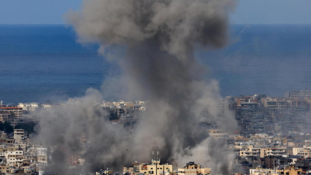 IDF strikes in Lebanon (Photo: REUTERS/Thaier Al-Sudani) תקיפות צה"ל בלבנון