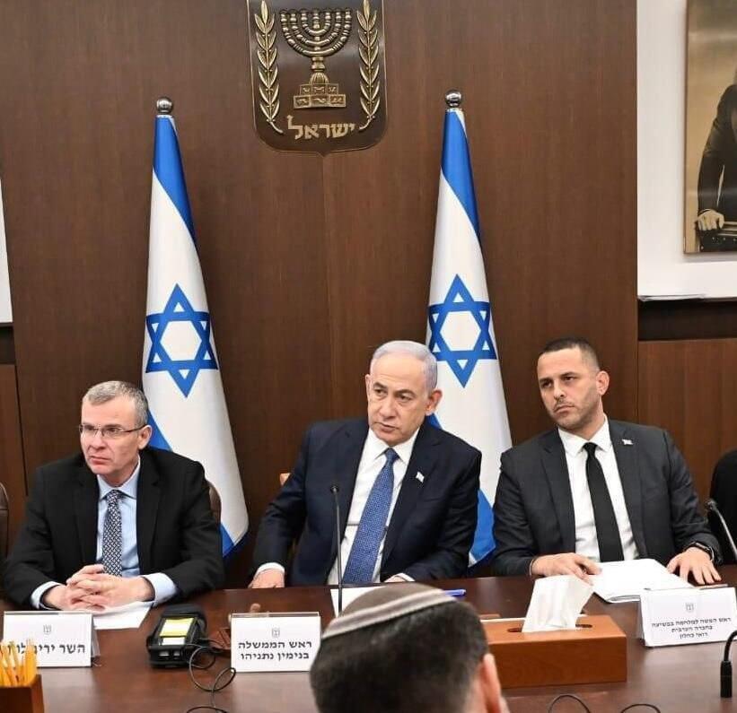 רה"מ נתניהו ושר המשפטים לוין (צילום: חיים צח, לע"מ) רה"מ בנימין נתניהו בועדת הפנים - קידום הצעת חוק רישום קבלנים לעבודות הנדסה בנאיות