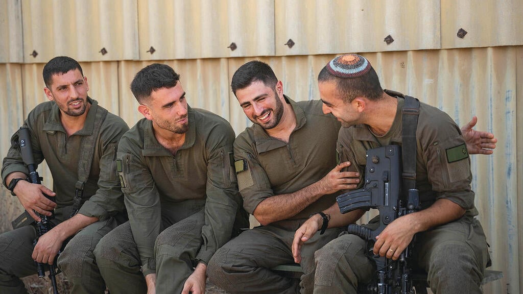מפגש המפקדים. מימין: שמוליק כהן, משה צבי נריה, אדר וולף ואופק ברוס (צילום: דובר צה"ל) yk14168273
