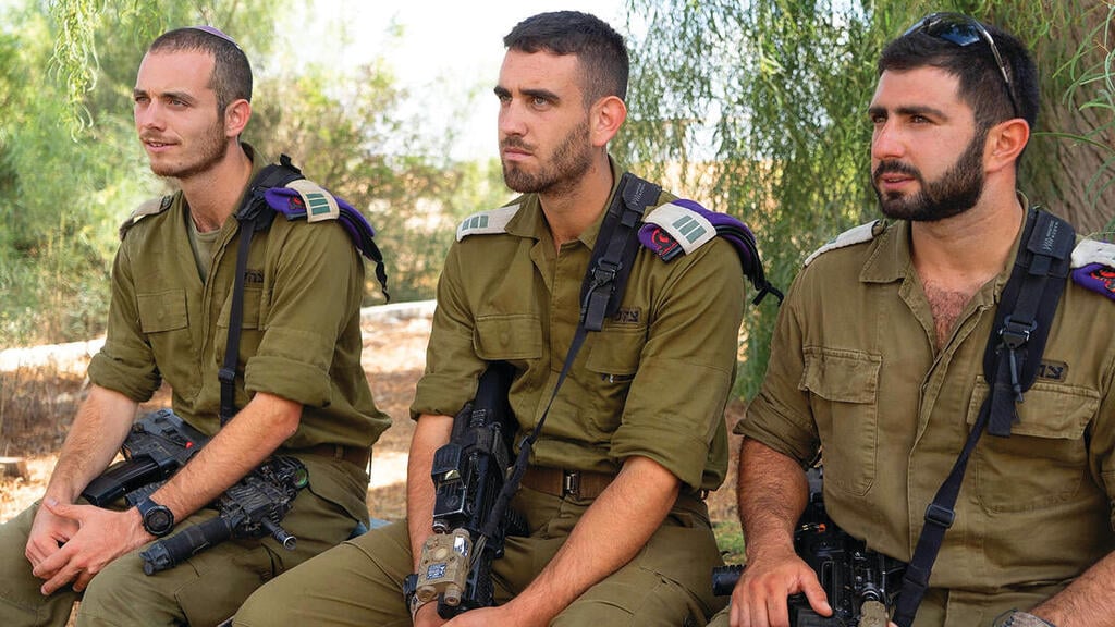 מפקדי הפלוגות של הסיירת בתחילת המלחמה. מימין: משה צבי נריה, אדר וולף ויהודה כהן ז"ל yk14168363