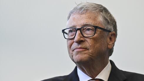 ביל גייטס חושף: החששות מהבינה המלאכותית, החרטות על הטכנולוגיה והמבט לאחור בגיל 70