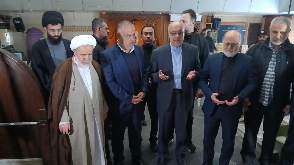 Iran's ambassador to Beirut Mojtaba Amani (center) שגריר איראן בלבנון מוג'תבא אמאני בביקור בדאחייה של ביירות