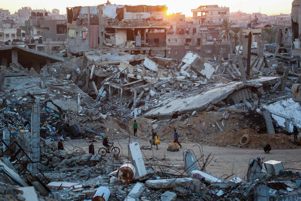 A year of heavy fighting has reduced large parts of Gaza in rubble (Photo: Bashar TALEB / AFP) הרס בדרום הרצועה