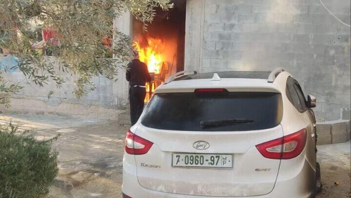 Settlers torch cars in Huwara מתנחלים הציתו רכב ומבנים בחווארה