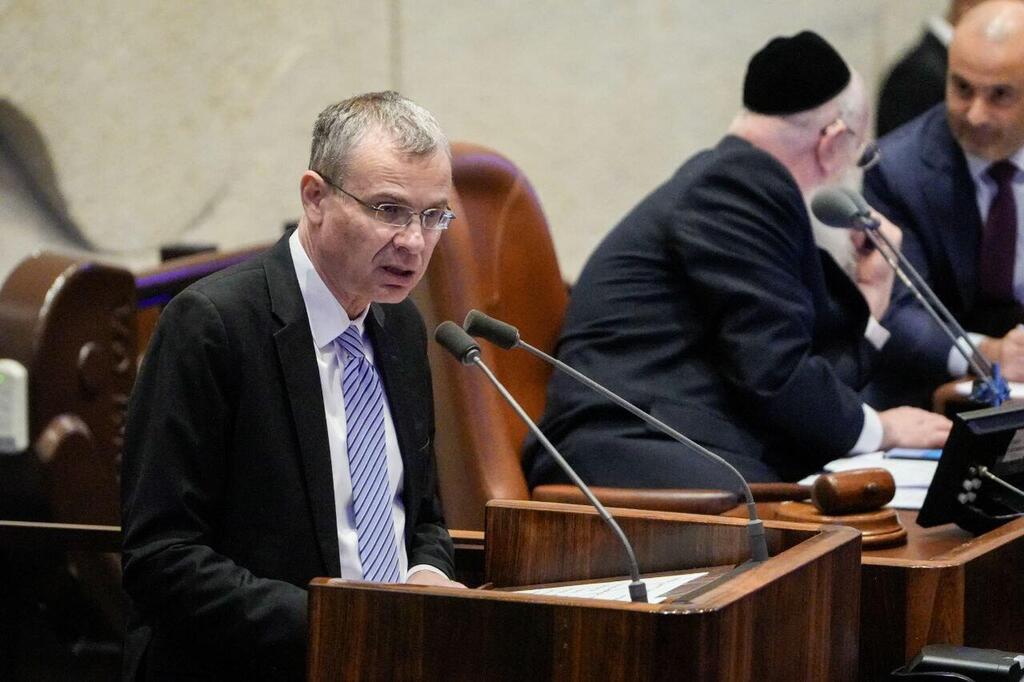 שר המשפטים יריב לוין (צילום: שלו שלום) ח"כ יריב לוין נואם בדוכן במליאת הכנסת
