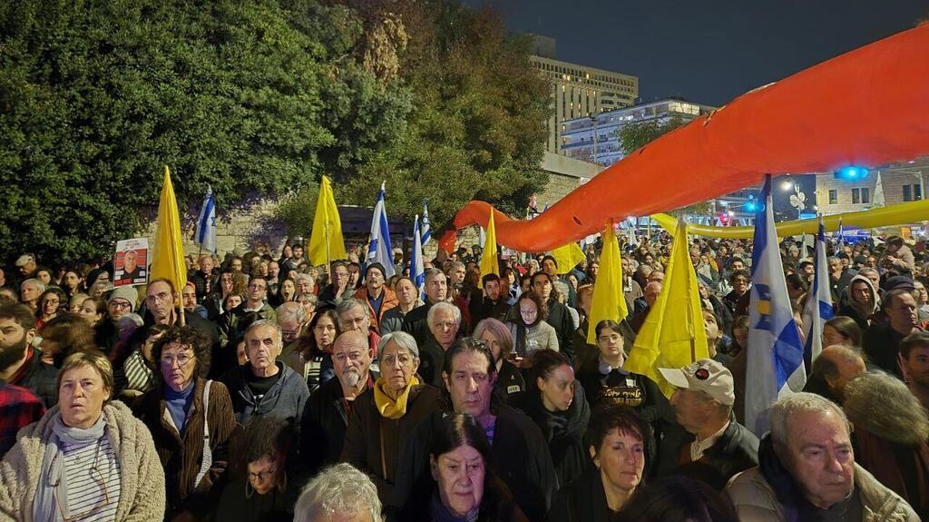 הפגנה להחזרת החטופים בכיכר פריז בירושלים