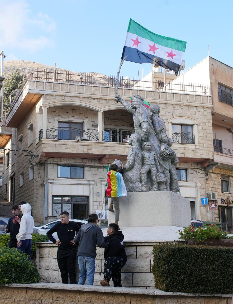 Druze celebrating in Majdal Shams, Israeli Golan Heights (Photo: Efi Sarir) חגיגות במג'דל שמס בעקבות הפלת משטר אסד בידי המורדים הסורים