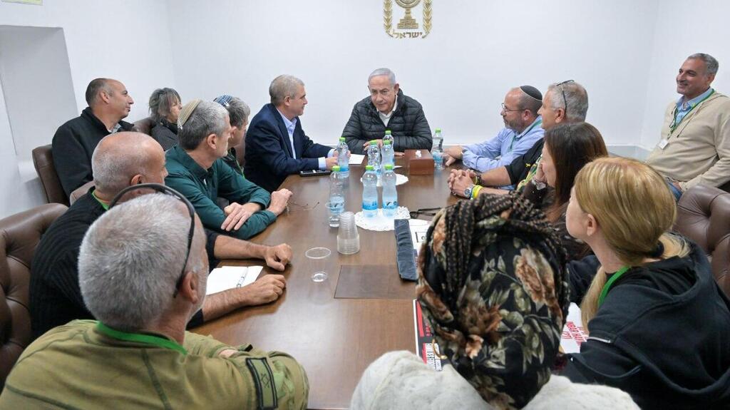 ראש הממשלה בנימין נתניהו נפגש עם משפחות חטופים