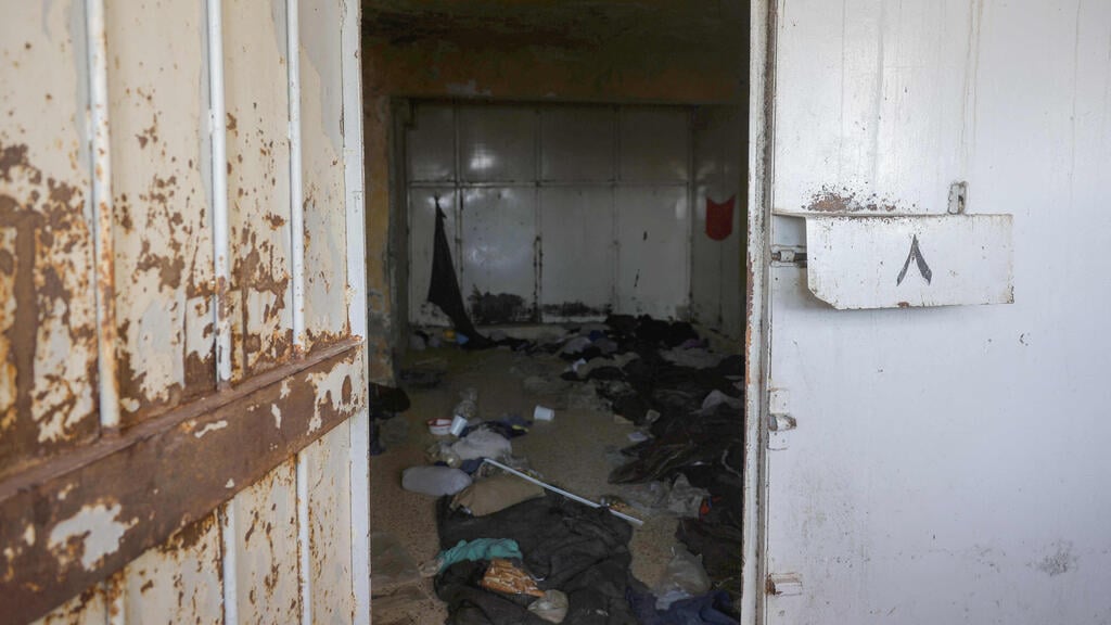Inside the Sednaya prison (Photo: Mohammed al-Rifai / AFP) סוריה כלא סיידנאיא