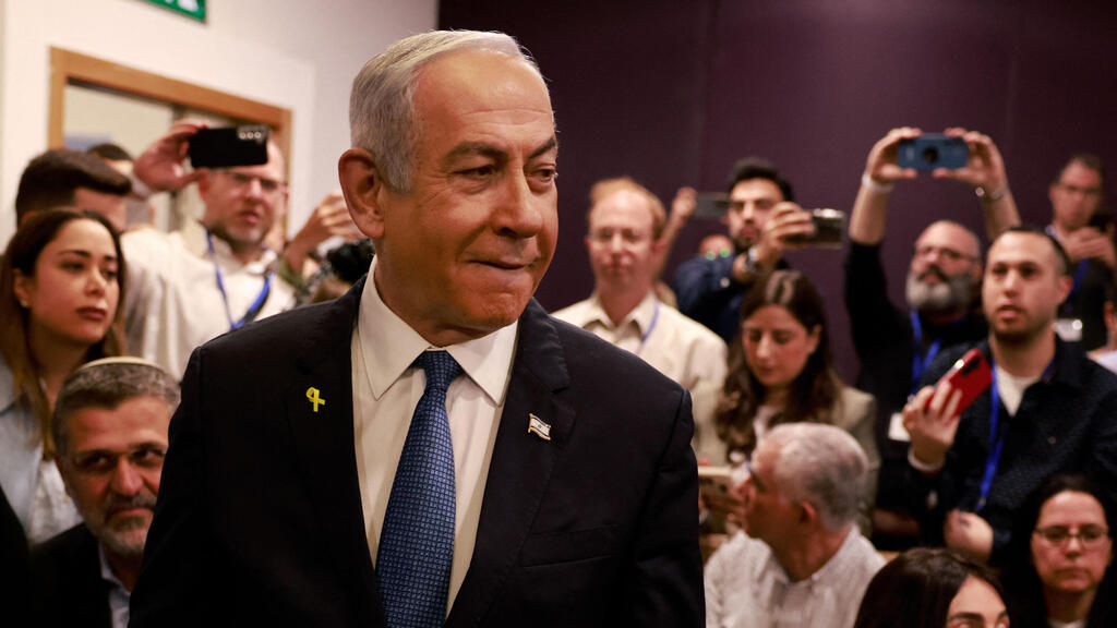 רה"מ בנימין נתניהו נכנס לאולם הדיונים על מנת לתת עדות תיקי אלפים