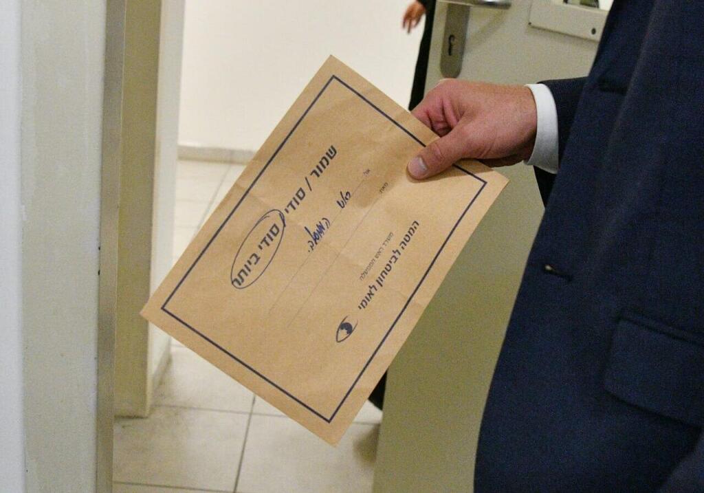 נתניהו אינו נאשם רגיל ולכן הוא יכול לקבל מסמכים. ביהמ"ש תל אביב (צילום: ראובן קסטרו) מסמך סודי ביותר - עדות נתניהו במחוזי תל אביב