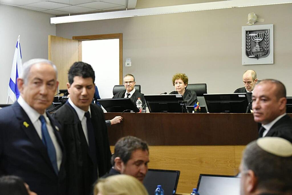 צילום: ראובן קסטרו רה"מ בנימין נתניהו נכנס לאולם הדיונים על מנת לתת עדות תיקי אלפים