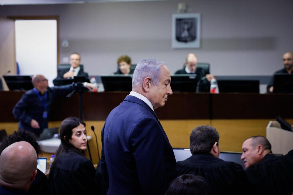 ארכיון. נתניהו בבית המשפט (צילום: חיים גולדברג/פלאש90) רה"מ בנימין נתניהו נכנס לאולם הדיונים על מנת לתת עדות תיקי אלפים