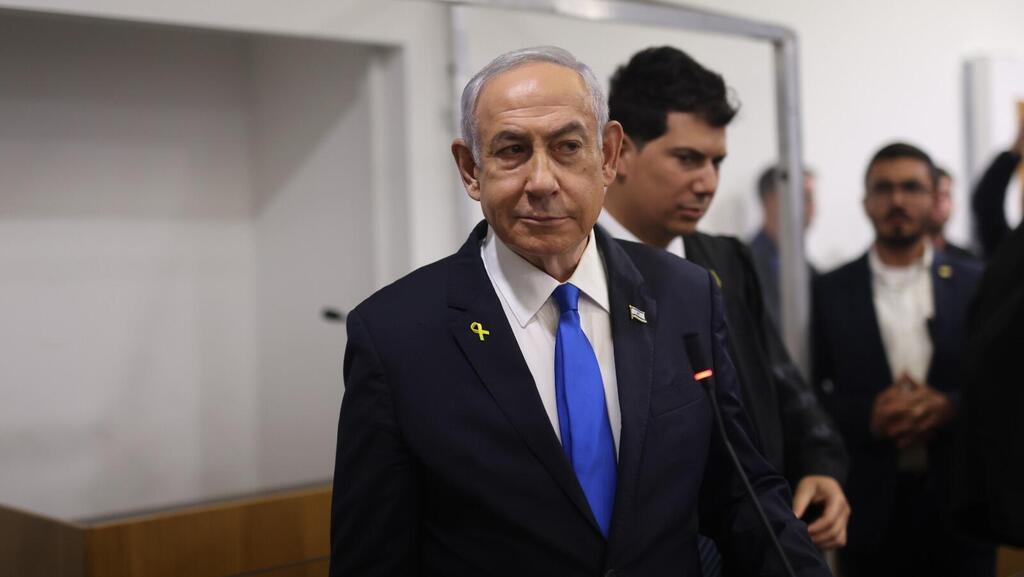 חם לו. נתניהו (צילום: הדס פרוש, פול "הארץ") עדות נתניהו במחוזי תל אביב