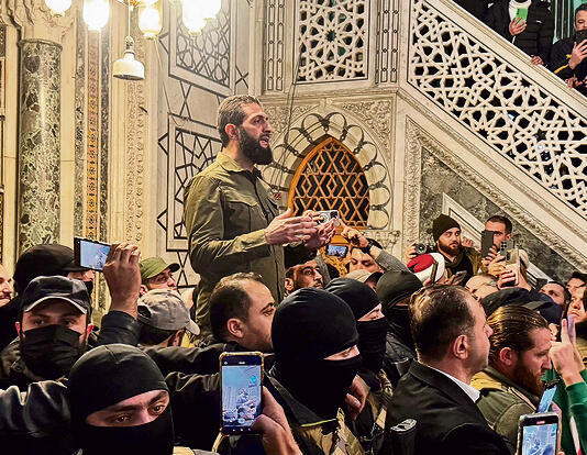 אל־ג'ולאני ותומכיו. מנהיג פיקח ואכזר | צילום: רויטרס, Mahmoud Hassano yk14184525