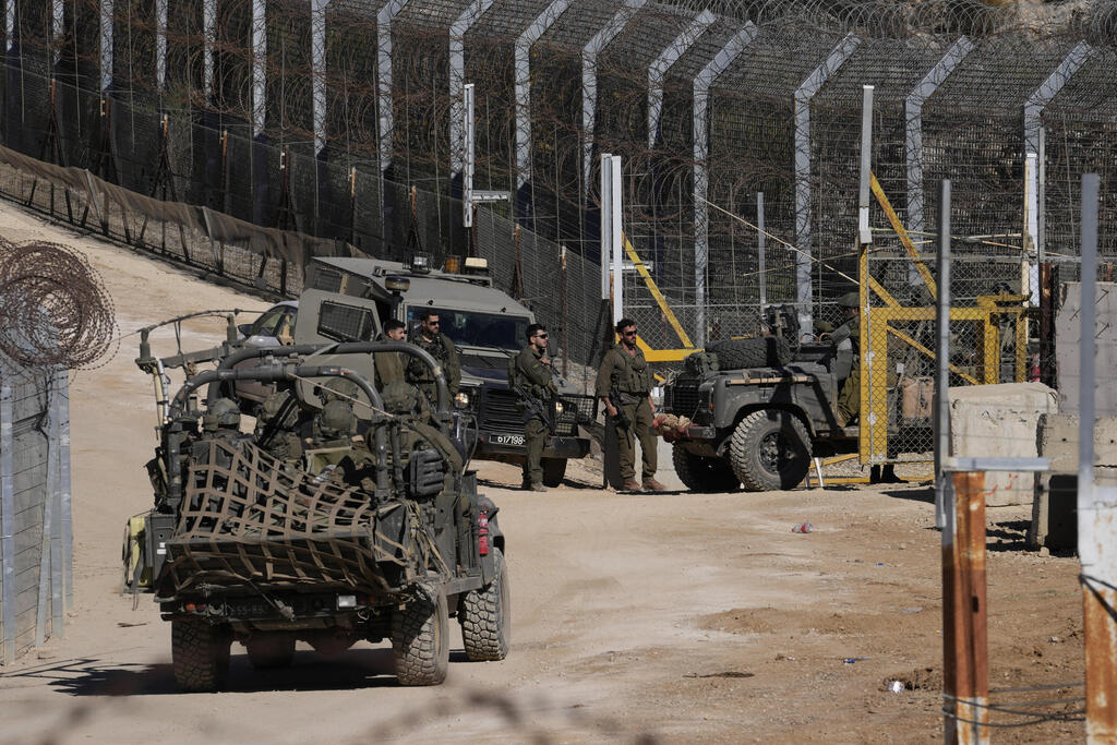IDF forces in the Syrian buffer zone (Photo: AP Photo/Matias Delacroix) כוחות צה"ל בגבול סוריה