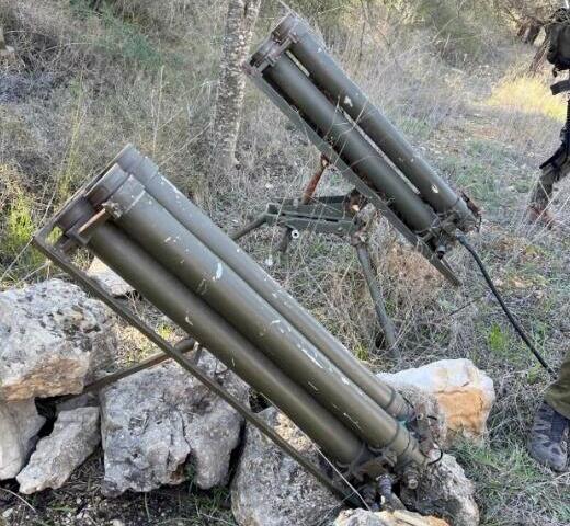 צילום: דובר צה"ל אמצעי הלחימה שאותרו בפעילות של כוחות חטיבה 769 בדרום לבנון
