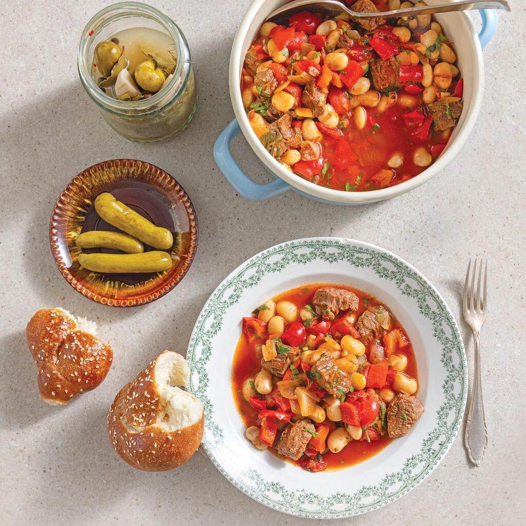 קדרת בשר עם שעועית ופלפלים (צילום: דניאל לילה, סגנון: נעמה רן) תבשיל מהיר