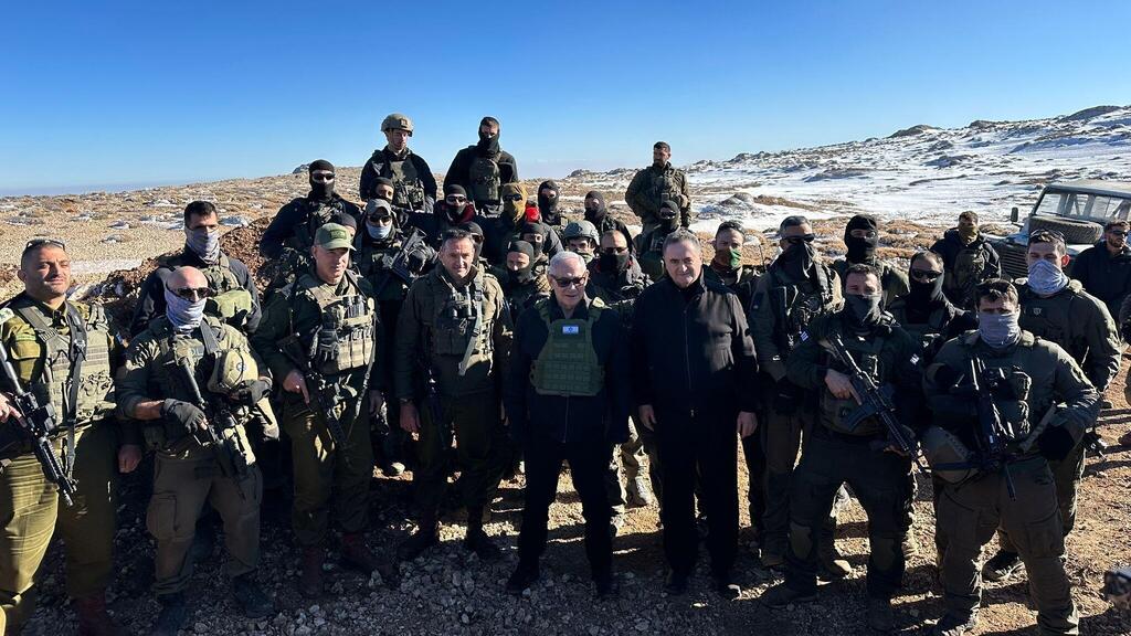 PM Benjamin Netanyahu on Hermon Range on with DM Israel Katz, Chief of Staff Herzi Halevi, Northern Command Commander Gen. Ori Gordin (Photo: Photo: Defense Minister's Spokesman) שר הביטחון ישראל כ"ץ בביקור משותף עם רה"מ נתניהו בשיא החרמון