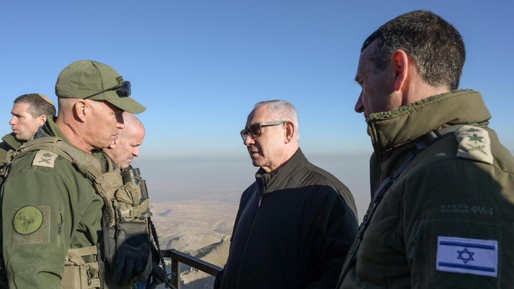 נתניהו בחרמון הסורי, אתמול (צילום: מעיין טואף/ לע״מ) ראש הממשלה בנימין נתניהו ערך חיתוך-מצב בשיא החרמון, יחד עם שר הביטחון ישראל כ״ץ, הרמטכ״ל רא״ל הרצי הלוי, מפקד פיקוד צפון אלוף אורי גורדין וראש השב״כ רונן בר
