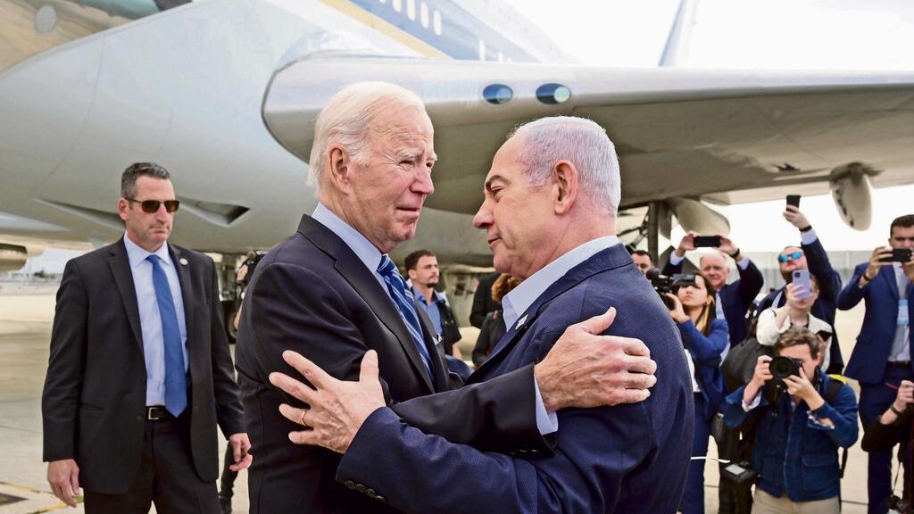 ביידן עם נתניהו, אוקטובר 2023. "החבר'ה האלה לא חושבים בבהירות. אני חייב להגיע לשם" (צילום: אבי אוחיון, לע"מ) ג'ו ביידן ובנימין נתניהו, אוקטובר 2023