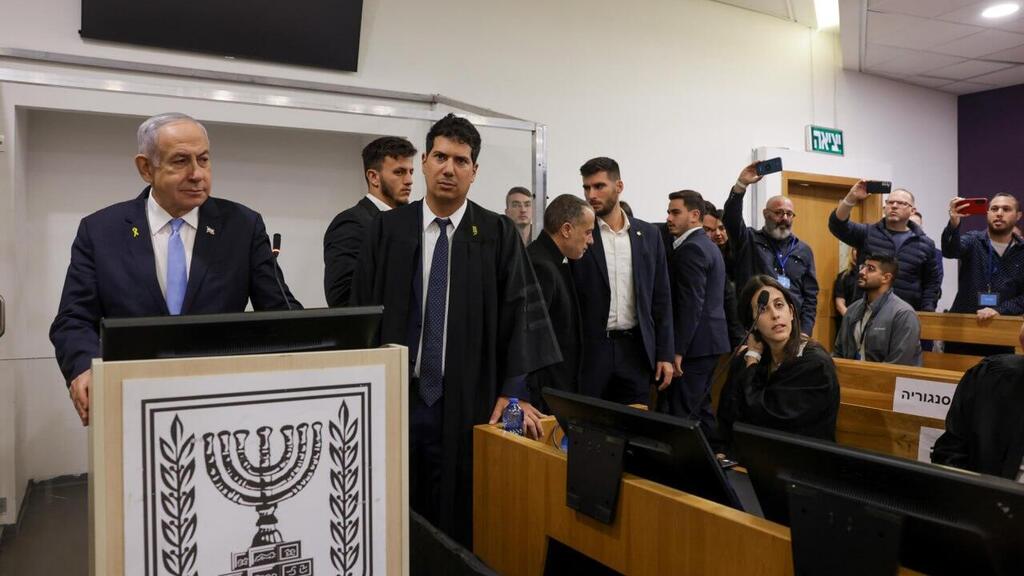 נתניהו בבית המשפט המחוזי בתל אביב (צילום: מרים אלסטר/פלאש90) נתניהו בבית המשפט המחוזי בתל אביב