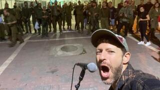 Malik Maier performs to IDF troops 