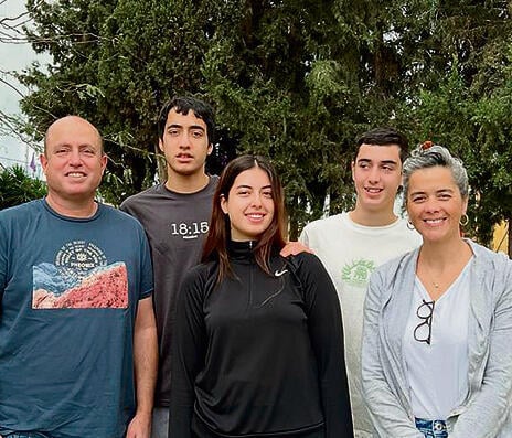 משפחת קוץ מכפר עזה. "לא הייתה פה פגיעה רנדומלית" | צילום: אלבום פרטי yk14193188