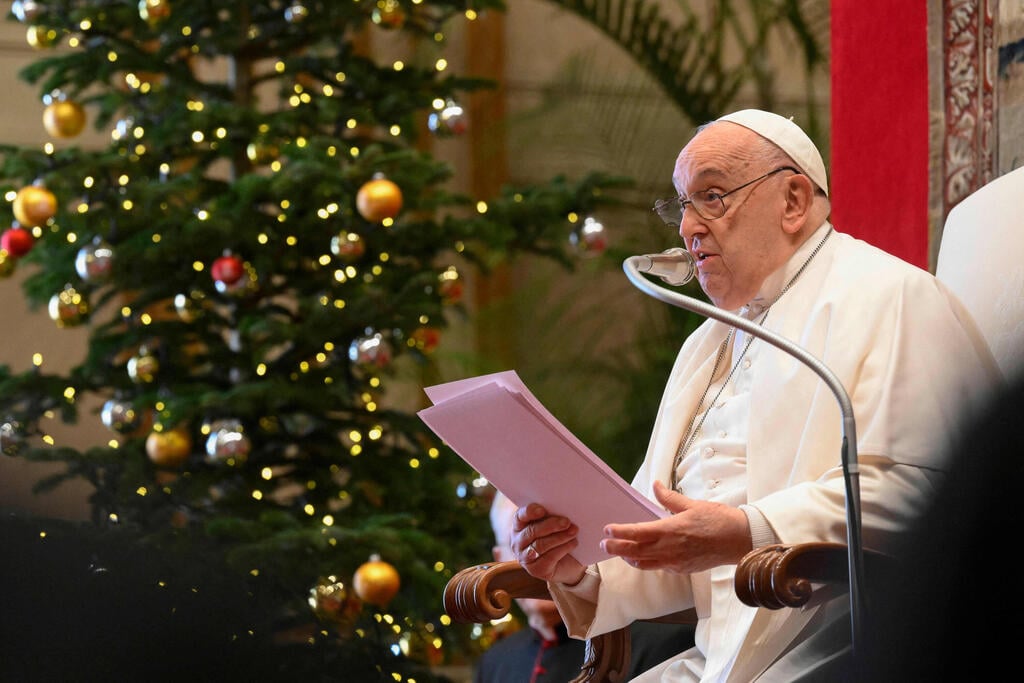 צילום: VATICAN MEDIA / AFP האפיפיור אפיפיור פרנסיסקוס במפגש עם קרדינלים ועובדים ב ותיקן
