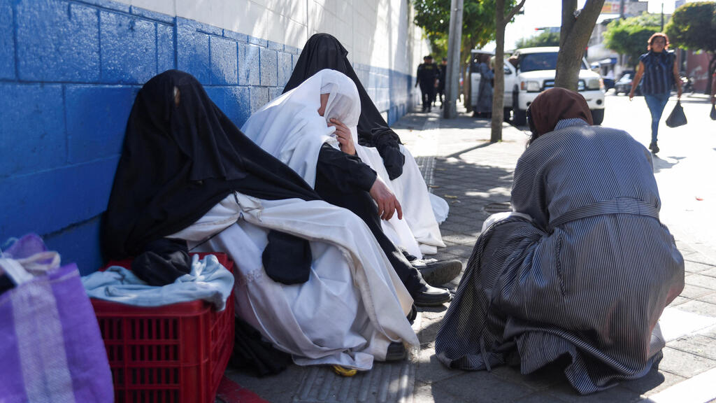 Women who took part in the sect after the operation (Photo: REUTERS/Cristina Chiquin) כמה מנשות הכת אחרי המבצע