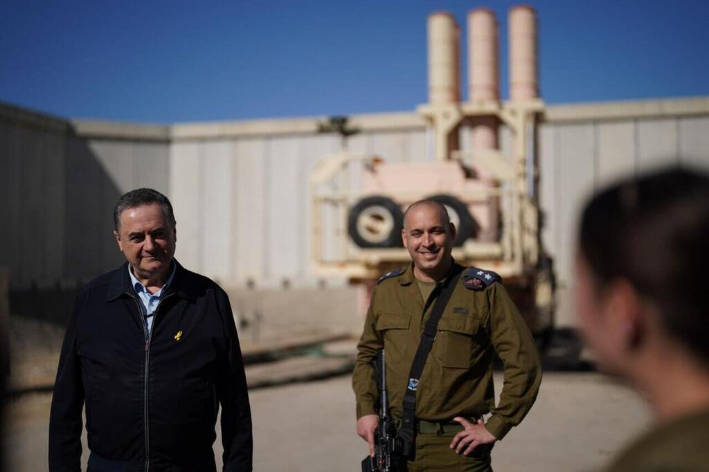 Defense Minister Israel Katz visits an Arrow missile defense battery with Air Defense Command head Brig. Gen. Gilad Biran (Photo: Defense Ministry) שר הביטחון ישראל כ"ץ בביקור בסוללת חץ