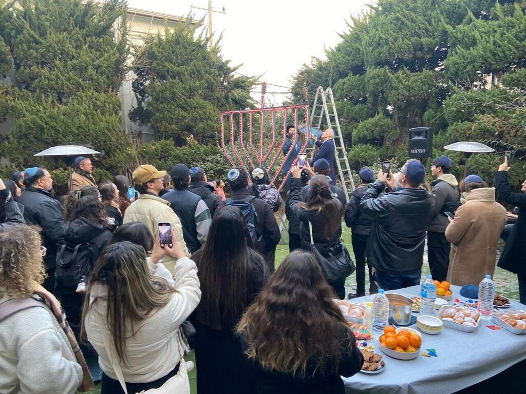 Lighting the menorah in South Korea (Photo: Courtesy of Chabad South Korea) הדלקת חנוכייה בדרום קוריאה