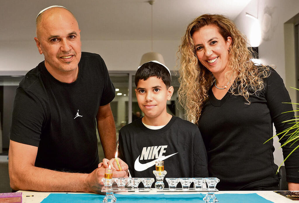 משפחת אלמישלי, קיבוץ דפנה | צילום: אפי שריר yk14200312