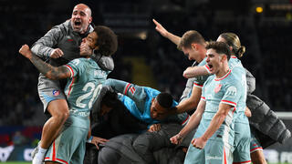 שחקני אתלטיקו חוגגים את הניצחון על ברצלונה