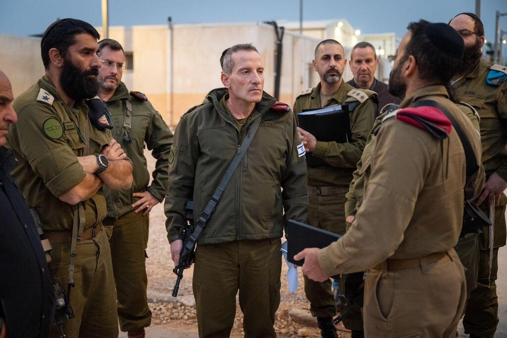 סגן הרמטכ"ל אמיר ברעם ביקר בבסיס חטיבת החשמונאים והדליק נרלחג חנוכה