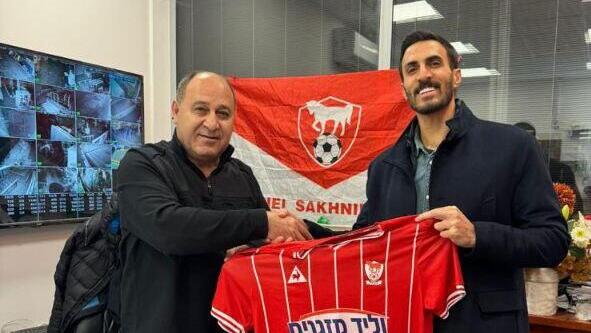 שחקנה החדש של בני סכנין חאתם אלחמיד עם היו