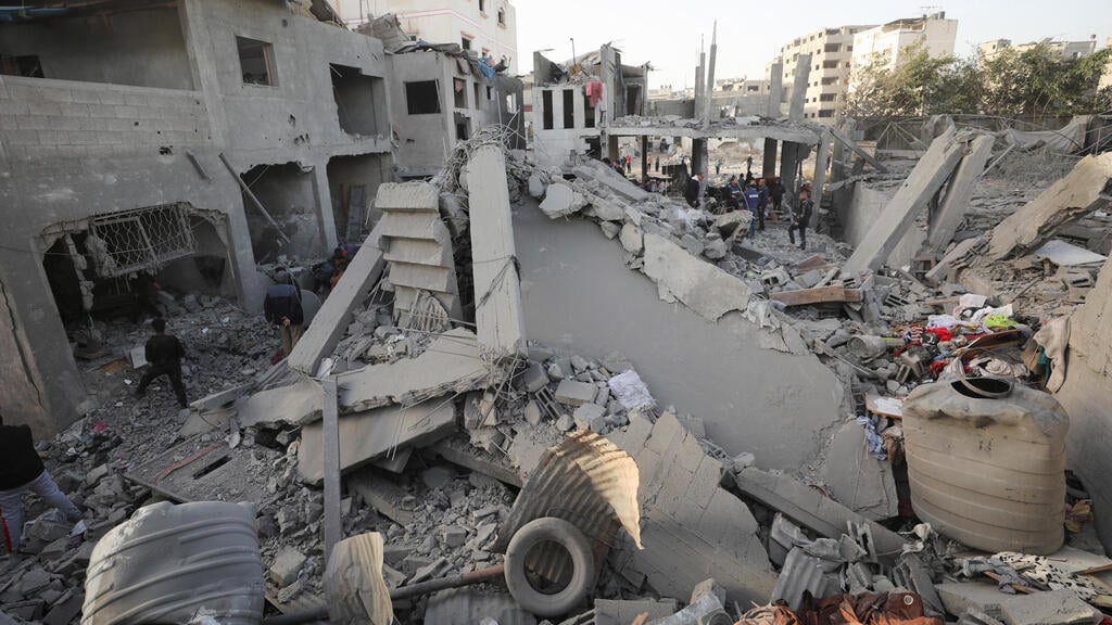 נזקי תקיפות בצפון הרצועה (צילום: REUTERS/Dawoud Abu Alkas) נזקי התקיפות בעזה