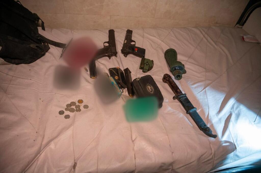 Weapons seized by IDF forces in Kamal Adwan Hospital in Jabaliya (Photo: IDF) אמצעי הלחימה שאותרו בבית החולים ובסביבתו