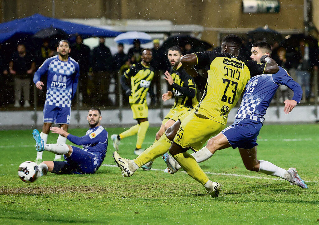 ג'ורג' שולח את המשחק להארכה בתוספת הזמן | צילום: עוז מועלם yk14205206