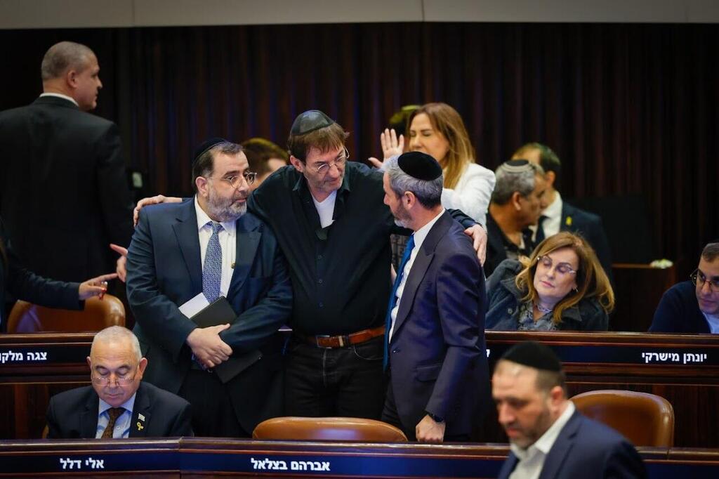 בועז ביסמוט במליאת הכנסת - חוק הרווחים הכלואים (צילום: דני שם טוב / נועם מושקוביץ, דוברות הכנסת) בועז ביסמוט במליאת הכנסת - חוק הרווחים הכלואים