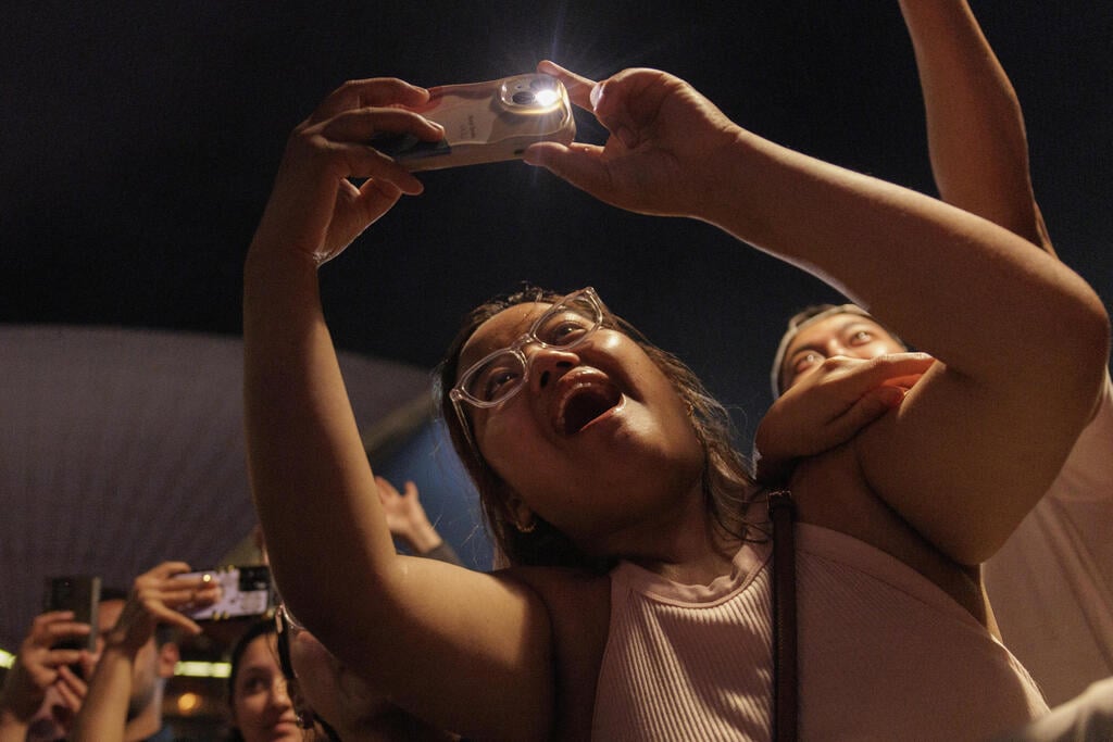 Opera House in Sydney welcomes 2025 (Photo: Brook Mitchell/Getty Images) מופע זיקוקים בית האופרה סידני אוסטרליה חגיגות שנה חדשה 2025