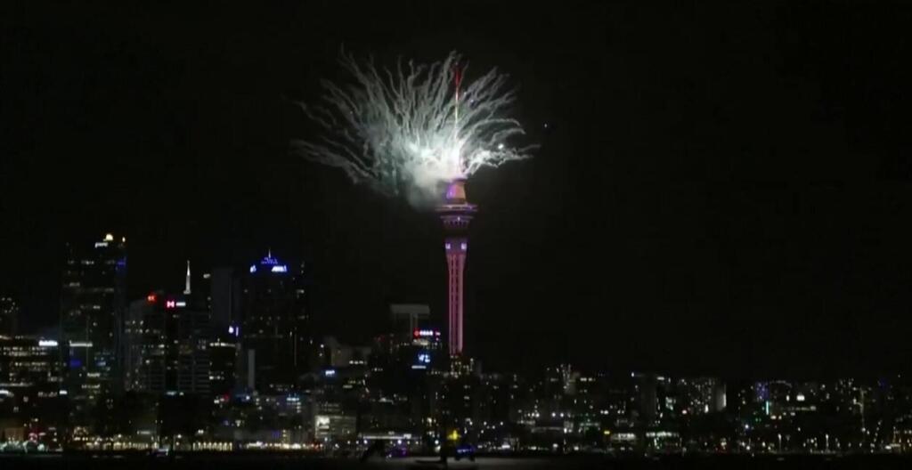 Fireworks for 2025 מופע הזיקוקים המסורתי לתחילת השנה סידני